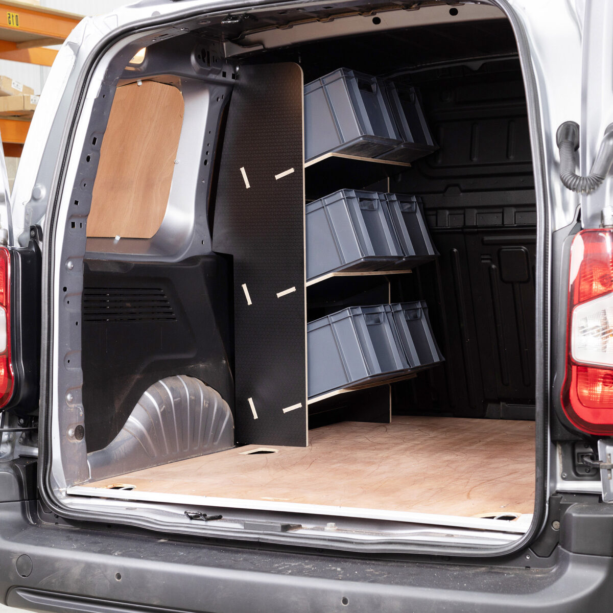 Fiat Doblo L1 2022+ Panneau Phénolique Étagère côté conducteur pour fourgon – Image 2