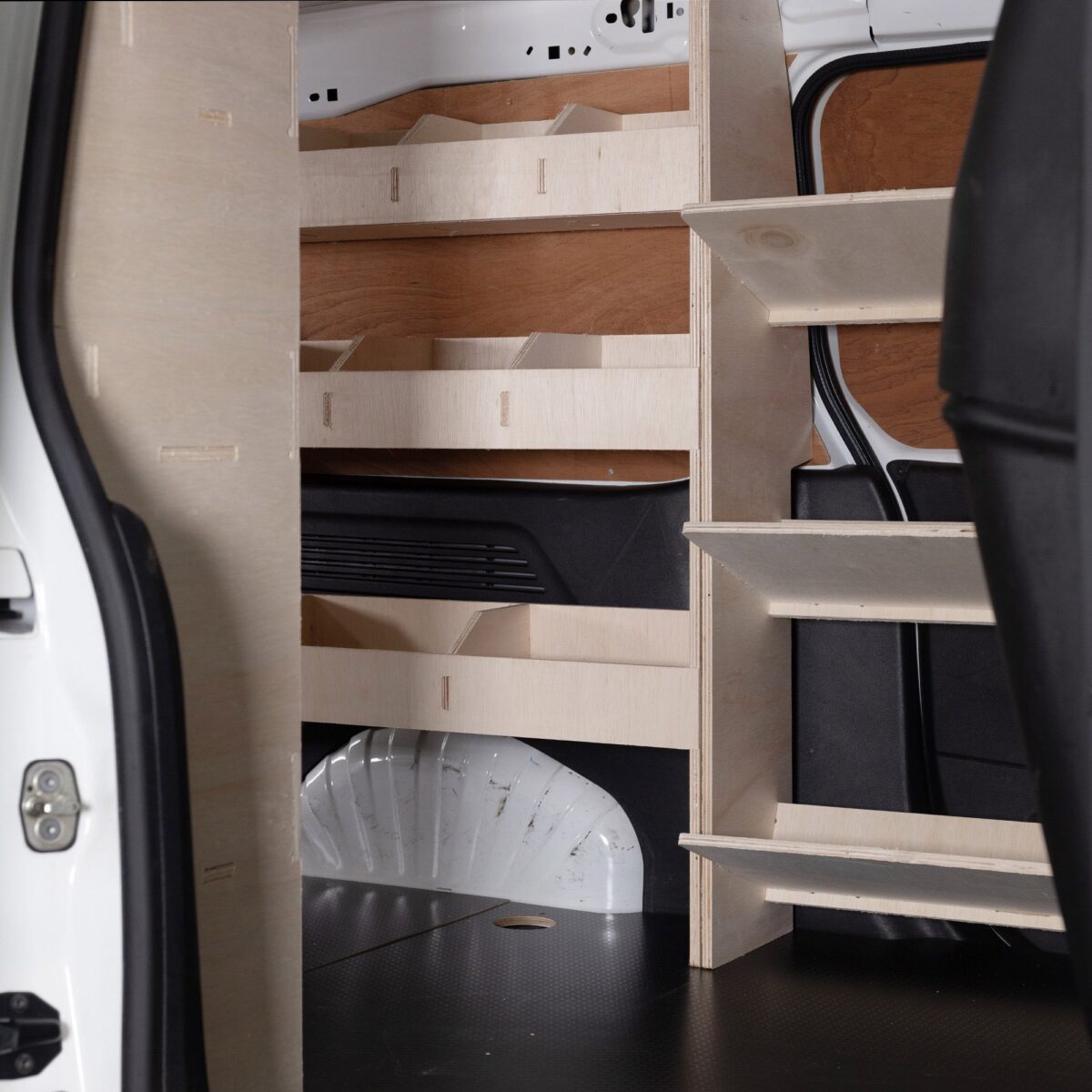 Aménagement utilitaire pour Volkswagen Caddy L2 (Maxi) 2021+ Unités de rayonnage triple – Image 3