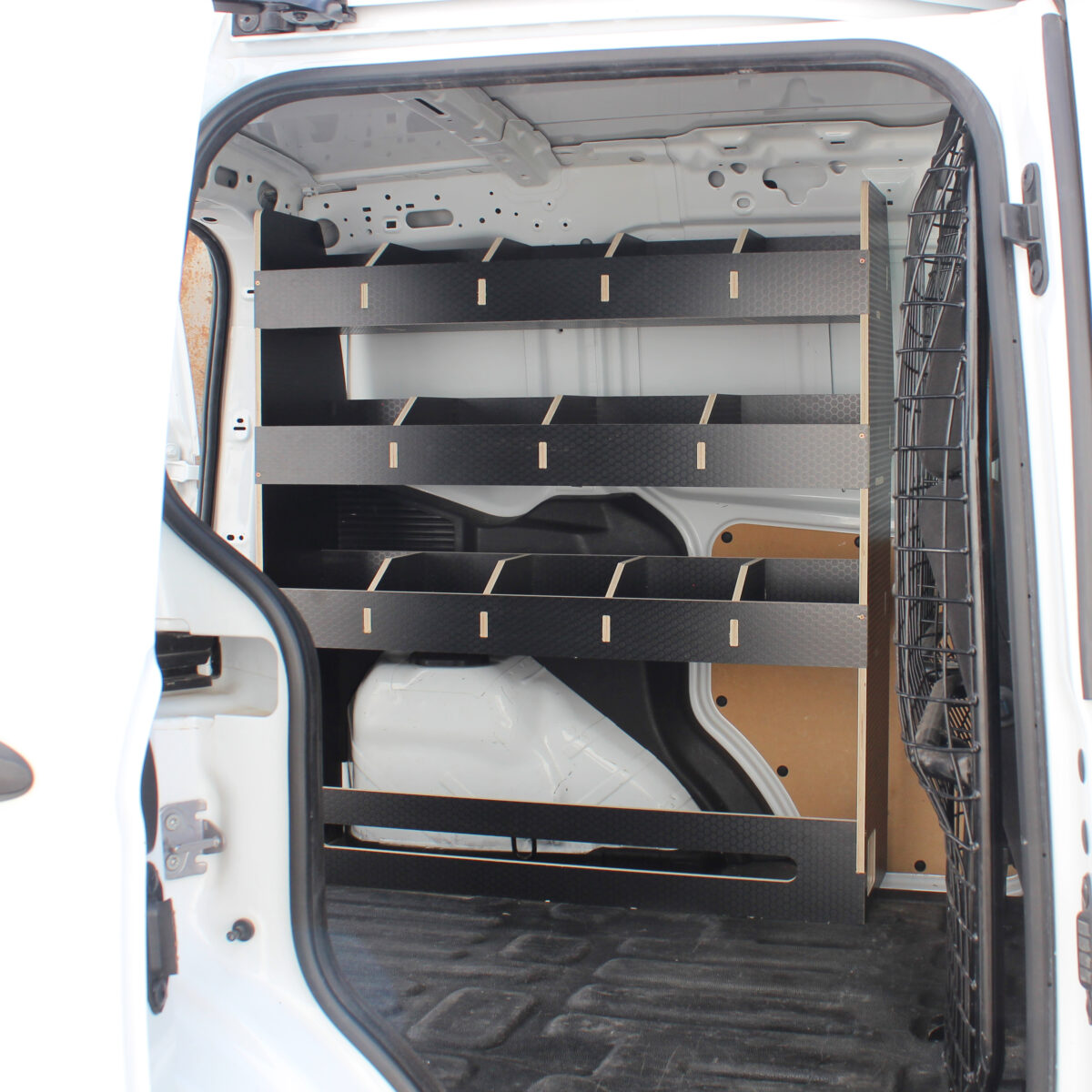 Ford Transit Courier L1 2014-23 – Étagère utilitaire à compartiments côté conducteur, panneau phénolique – Image 2