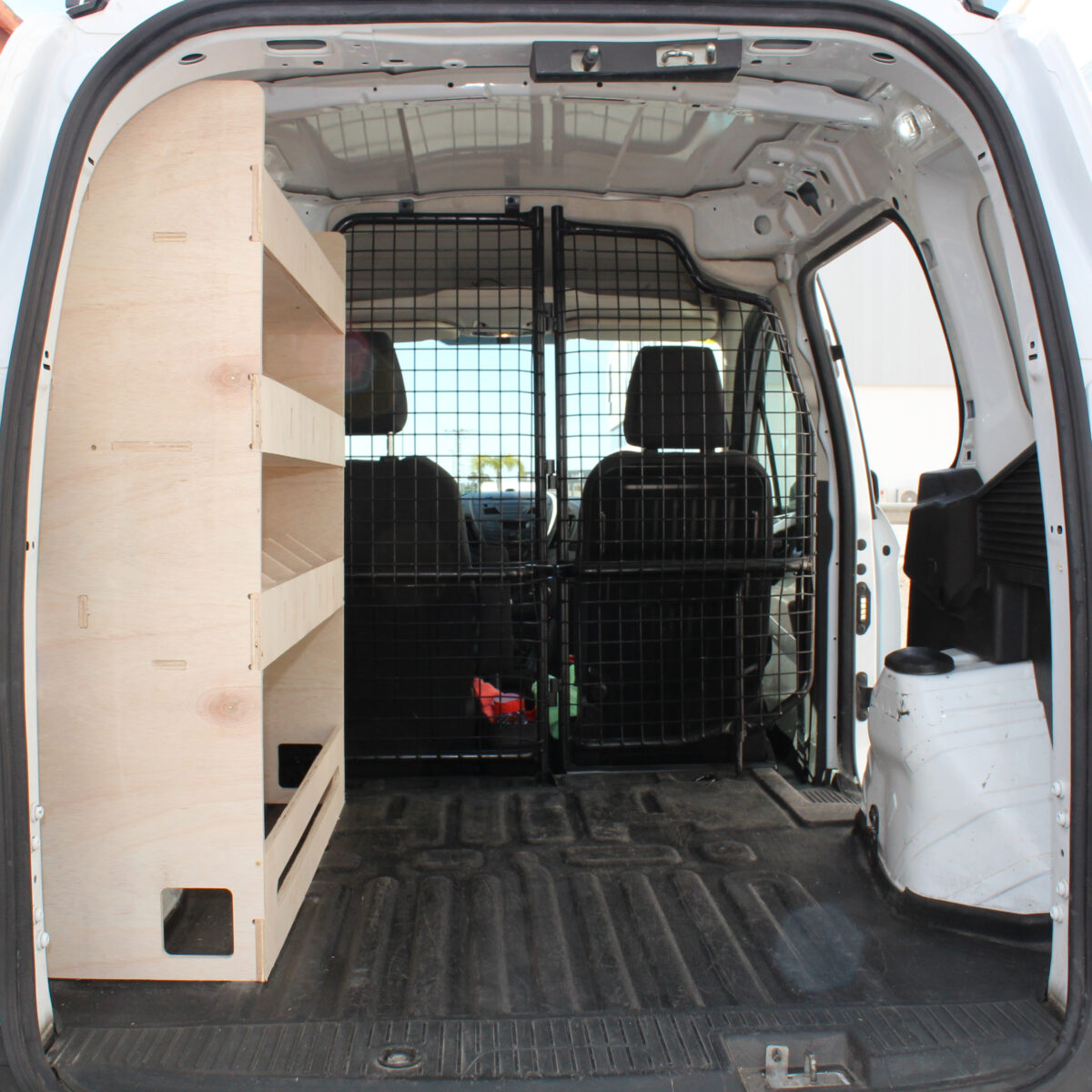 Ford Transit Courier L1 2014-23 – Étagère utilitaire à compartiments côté conducteur – Image 3